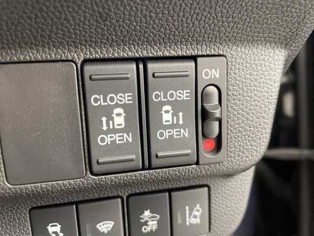 ホンダ フリード G ブラックスタイル 三重県 2023(令5)年 2.4万km トワイライトミストブラックパール /禁煙車//純正ナビ/（CD.DVD.BT.フルセグTV）//バックカメラ//両側パワースライドドア//レーダークルーズコントロール//ETC//電動格納ミラー//プッシュスタート//シートヒーター//ステアリングスイッチ//LEDヘッドライト