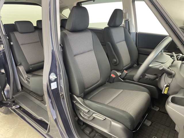 ホンダ フリード G ブラックスタイル 三重県 2023(令5)年 2.4万km トワイライトミストブラックパール /禁煙車//純正ナビ/（CD.DVD.BT.フルセグTV）//バックカメラ//両側パワースライドドア//レーダークルーズコントロール//ETC//電動格納ミラー//プッシュスタート//シートヒーター//ステアリングスイッチ//LEDヘッドライト