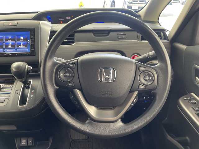 ホンダ フリード G ブラックスタイル 三重県 2023(令5)年 2.4万km トワイライトミストブラックパール /禁煙車//純正ナビ/（CD.DVD.BT.フルセグTV）//バックカメラ//両側パワースライドドア//レーダークルーズコントロール//ETC//電動格納ミラー//プッシュスタート//シートヒーター//ステアリングスイッチ//LEDヘッドライト