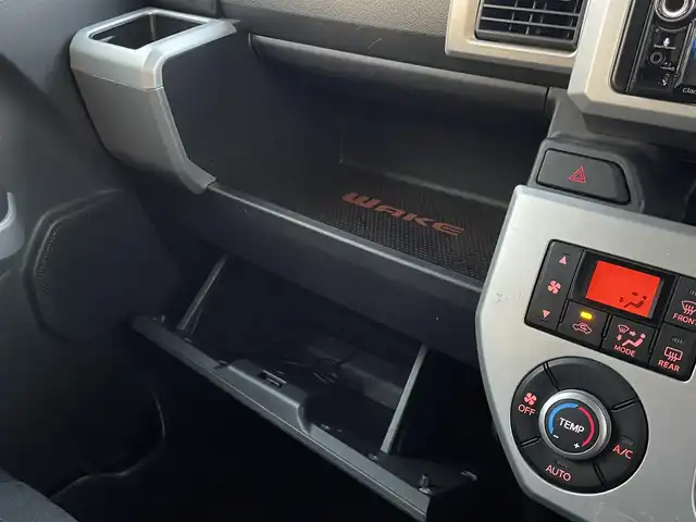 ダイハツ ウェイク G SA 大阪府 2014(平26)年 9.3万km ブラックマイカメタリック (株)IDOMが運営する【じしゃロン東大阪店】の自社ローン対象車両になります。こちらは現金ご利用時の価格です。/自社ローンご希望の方は別途その旨お申付け下さい。/スマートアシスト/ターボ車/純正ナビ【NX514】/CD、DVD、BT、ワンセグTV/バックカメラ/両側パワースライドドア/ETC/フォグランプ/オートライト/LEDヘッドライト/スマートキー＆プッシュスタート/取説＆保証書/スペアキー×１