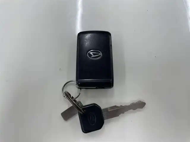 ダイハツ ウェイク G SA 大阪府 2014(平26)年 9.3万km ブラックマイカメタリック (株)IDOMが運営する【じしゃロン東大阪店】の自社ローン対象車両になります。こちらは現金ご利用時の価格です。/自社ローンご希望の方は別途その旨お申付け下さい。/スマートアシスト/ターボ車/純正ナビ【NX514】/CD、DVD、BT、ワンセグTV/バックカメラ/両側パワースライドドア/ETC/フォグランプ/オートライト/LEDヘッドライト/スマートキー＆プッシュスタート/取説＆保証書/スペアキー×１