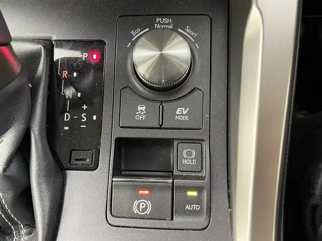 レクサス ＮＸ 300h Iパッケージ 埼玉県 2019(平31)年 7万km バーニングブラッククリスタルシャインガラスフレーク メーカーナビ　パノラミックビューモニター　ＢＳＭ　ビルトインＥＴＣ２．０　３６０度ドラレコ　セーフティシステムプラス　レーダークルーズ　ステアリングヒーター　シートヒーター　メモリシート　ＡＣ１００Ｖ