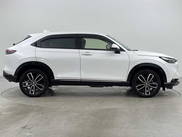 ホンダ ヴェゼル ハイブリッド e:HEV Z 道央・札幌 2023(令5)年 2万km プラチナホワイトパール ・4WD/・寒冷地仕様/・純正ナビ/&BT&USB&フルセグTV&スマートフォン連携/・パワーバックドア/・バックカメラ/・ホンダセンシング/・レーダークルーズコントロール/・前席シートヒーター/・ステアリングヒーター/・ドアミラーヒーター/・純正ドライブレコーダー/・置くだけ充電/・ビルトインETC2.0/・パドルシフト/・純正フロアマット/・LEDヘッドライト/・オートライト/・スマートキー/・スペアキー/・社外AW冬タイヤ積込/・保証書/・取扱説明書