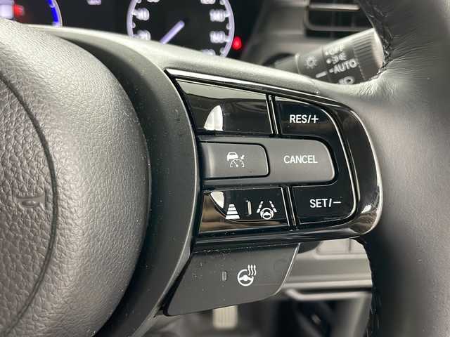 ホンダ ヴェゼル ハイブリッド e:HEV Z 道央・札幌 2023(令5)年 2万km プラチナホワイトパール ・4WD/・寒冷地仕様/・純正ナビ/&BT&USB&フルセグTV&スマートフォン連携/・パワーバックドア/・バックカメラ/・ホンダセンシング/・レーダークルーズコントロール/・前席シートヒーター/・ステアリングヒーター/・ドアミラーヒーター/・純正ドライブレコーダー/・置くだけ充電/・ビルトインETC2.0/・パドルシフト/・純正フロアマット/・LEDヘッドライト/・オートライト/・スマートキー/・スペアキー/・社外AW冬タイヤ積込/・保証書/・取扱説明書