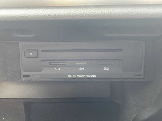 アウディ Ｓ３ セダン 福岡県 2017(平29)年 13.3万km パンサーブラッククリスタルエフェクト 純正ナビ（AM/FM/BT/CD)/バックカメラ/クルーズコントロール/前席パワーシート/前席シートヒーター/パドルシフト/ビルトインETC/クリアランスソナー/アイドリングストップ/横滑り防止装置/純正18インチアルミホイール/フロアマット/取扱説明書/保証書