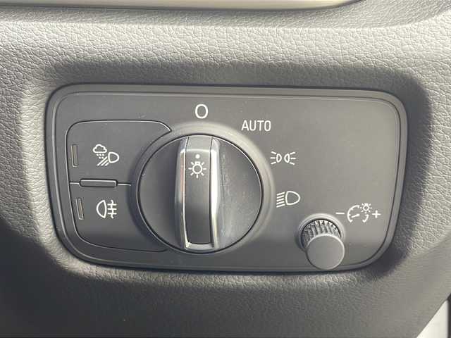 アウディ Ｓ３ セダン 福岡県 2017(平29)年 13.3万km パンサーブラッククリスタルエフェクト 純正ナビ（AM/FM/BT/CD)/バックカメラ/クルーズコントロール/前席パワーシート/前席シートヒーター/パドルシフト/ビルトインETC/クリアランスソナー/アイドリングストップ/横滑り防止装置/純正18インチアルミホイール/フロアマット/取扱説明書/保証書