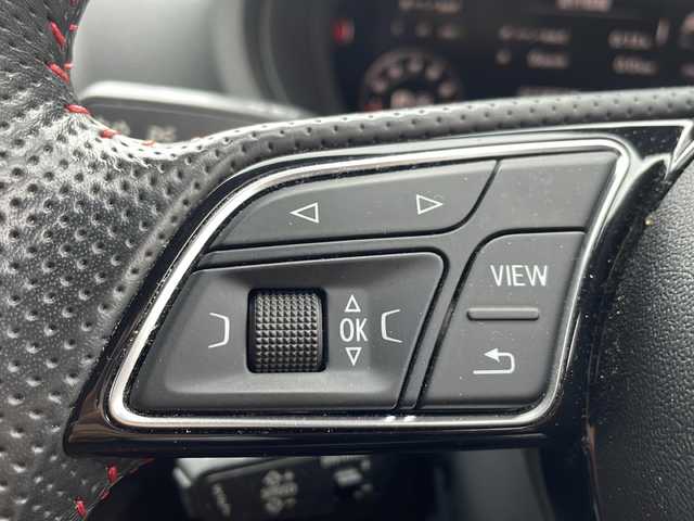 アウディ Ｓ３ セダン 福岡県 2017(平29)年 13.3万km パンサーブラッククリスタルエフェクト 純正ナビ（AM/FM/BT/CD)/バックカメラ/クルーズコントロール/前席パワーシート/前席シートヒーター/パドルシフト/ビルトインETC/クリアランスソナー/アイドリングストップ/横滑り防止装置/純正18インチアルミホイール/フロアマット/取扱説明書/保証書