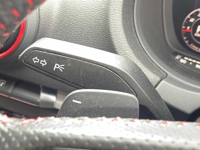 アウディ Ｓ３ セダン 福岡県 2017(平29)年 13.3万km パンサーブラッククリスタルエフェクト 純正ナビ（AM/FM/BT/CD)/バックカメラ/クルーズコントロール/前席パワーシート/前席シートヒーター/パドルシフト/ビルトインETC/クリアランスソナー/アイドリングストップ/横滑り防止装置/純正18インチアルミホイール/フロアマット/取扱説明書/保証書