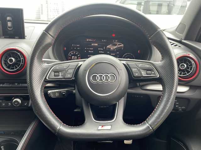 アウディ Ｓ３ セダン 福岡県 2017(平29)年 13.3万km パンサーブラッククリスタルエフェクト 純正ナビ（AM/FM/BT/CD)/バックカメラ/クルーズコントロール/前席パワーシート/前席シートヒーター/パドルシフト/ビルトインETC/クリアランスソナー/アイドリングストップ/横滑り防止装置/純正18インチアルミホイール/フロアマット/取扱説明書/保証書