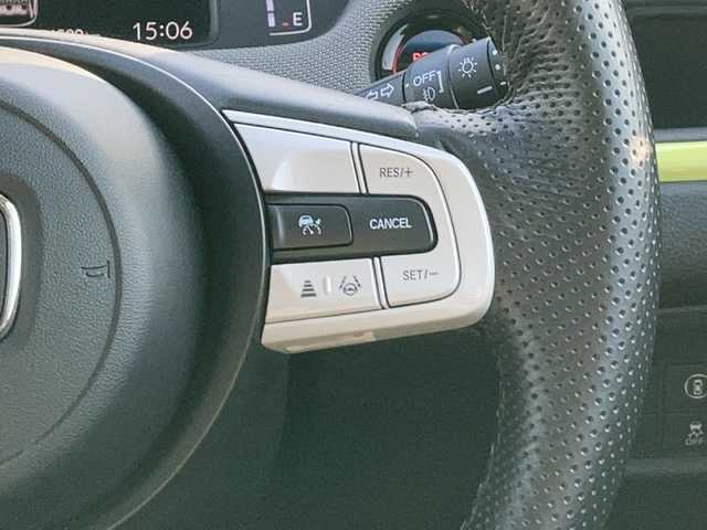 ホンダ フィット e:HEVネス 佐賀県 2020(令2)年 5.5万km シャイニンググレーM Gathers8インチナビ/バックカメラ/衝突被害軽減ブレーキ/路線逸脱警報/アダプティブクルーズコントロール/クリアランスソナー/電動パーキングブレーキ/オートブレーキホールド/ビルトインETC/ドライブレコーダー/ステアリングリモコン/プッシュスタート/スマートキー/LEDヘッドライト/フォグライト/純正アルミホイール