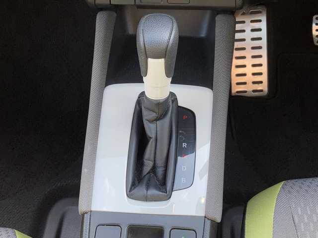 ホンダ フィット e:HEVネス 佐賀県 2020(令2)年 5.5万km シャイニンググレーM Gathers8インチナビ/バックカメラ/衝突被害軽減ブレーキ/路線逸脱警報/アダプティブクルーズコントロール/クリアランスソナー/電動パーキングブレーキ/オートブレーキホールド/ビルトインETC/ドライブレコーダー/ステアリングリモコン/プッシュスタート/スマートキー/LEDヘッドライト/フォグライト/純正アルミホイール