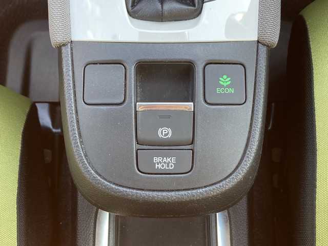 ホンダ フィット e:HEVネス 佐賀県 2020(令2)年 5.5万km シャイニンググレーM Gathers8インチナビ/バックカメラ/衝突被害軽減ブレーキ/路線逸脱警報/アダプティブクルーズコントロール/クリアランスソナー/電動パーキングブレーキ/オートブレーキホールド/ビルトインETC/ドライブレコーダー/ステアリングリモコン/プッシュスタート/スマートキー/LEDヘッドライト/フォグライト/純正アルミホイール