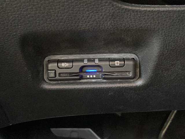 ホンダ フィット e:HEVネス 佐賀県 2020(令2)年 5.5万km シャイニンググレーM Gathers8インチナビ/バックカメラ/衝突被害軽減ブレーキ/路線逸脱警報/アダプティブクルーズコントロール/クリアランスソナー/電動パーキングブレーキ/オートブレーキホールド/ビルトインETC/ドライブレコーダー/ステアリングリモコン/プッシュスタート/スマートキー/LEDヘッドライト/フォグライト/純正アルミホイール