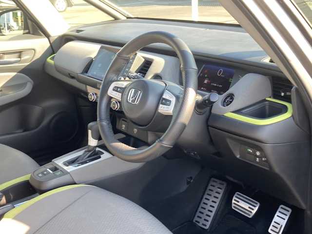 ホンダ フィット e:HEVネス 佐賀県 2020(令2)年 5.5万km シャイニンググレーM Gathers8インチナビ/バックカメラ/衝突被害軽減ブレーキ/路線逸脱警報/アダプティブクルーズコントロール/クリアランスソナー/電動パーキングブレーキ/オートブレーキホールド/ビルトインETC/ドライブレコーダー/ステアリングリモコン/プッシュスタート/スマートキー/LEDヘッドライト/フォグライト/純正アルミホイール