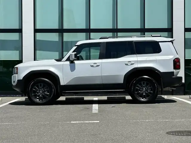 トヨタ ランドクルーザー ２５０ VX 和歌山県 2024(令6)年 0.1万km プラチナホワイトパールマイカ 純正12.3インチナビ/全方位カメラ/BT/HDMI/衝突被害軽減ブレーキ/レーンキープアシスト/レーダークルーズコントロール/前後コーナーセンサー/オートライト/ブラインドスポットモニター/サンルーフ/ビルトインETC2.0/ドラレコ/デジタルインナーミラー/前席/・シートヒーター/・シートベンチレーション/・パワーシート/電動リアゲート/ルーフレール/純正18インチアルミ