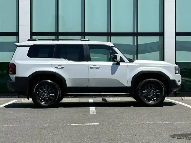 トヨタ ランドクルーザー ２５０ VX 和歌山県 2024(令6)年 0.1万km プラチナホワイトパールマイカ 純正12.3インチナビ/全方位カメラ/BT/HDMI/衝突被害軽減ブレーキ/レーンキープアシスト/レーダークルーズコントロール/前後コーナーセンサー/オートライト/ブラインドスポットモニター/サンルーフ/ビルトインETC2.0/ドラレコ/デジタルインナーミラー/前席/・シートヒーター/・シートベンチレーション/・パワーシート/電動リアゲート/ルーフレール/純正18インチアルミ