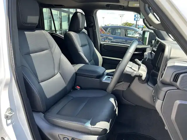 トヨタ ランドクルーザー ２５０ VX 和歌山県 2024(令6)年 0.1万km プラチナホワイトパールマイカ 純正12.3インチナビ/全方位カメラ/BT/HDMI/衝突被害軽減ブレーキ/レーンキープアシスト/レーダークルーズコントロール/前後コーナーセンサー/オートライト/ブラインドスポットモニター/サンルーフ/ビルトインETC2.0/ドラレコ/デジタルインナーミラー/前席/・シートヒーター/・シートベンチレーション/・パワーシート/電動リアゲート/ルーフレール/純正18インチアルミ