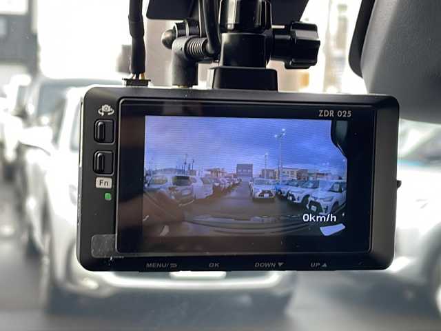 トヨタ エスクァイア Gi 道北・旭川 2021(令3)年 4.2万km スパークリングブラックパールクリスタルシャイン ・４WD/・寒冷地仕様/・純正ディーラーOPナビ/CD/SD/BT/SD/フルセグ/ラジオ/・バックカメラ/・トヨタセーフティーセンス/PCS/LDA/オートマチックハイビーム/先行車発進告知機能/・クルーズコントロール/・純正ビルトインETC/・クリアランスソナー/・社外ドライブレコーダー前後/・アイドリングストップ/・ECOMODE/・ワイパーデアイサー/・オートエアコン/・リアオートエアコン/・ナノイー/・ドアミラーヒーター/・両側パワースライドドア/・前席シートヒーター/・レザーシート/・革巻きステアリング/・ステアリングリモコン/・MTモード付AT/・プッシュスタート/・エンジンスターター一体スマートキー/・スペアキー/・LEDヘッドライト/・オートライト/・フォグランプ/・電動格納ミラー/・ウィンカーミラー/・純正フロアマット/・ドアバイザー/・社外AW付冬タイヤ積込