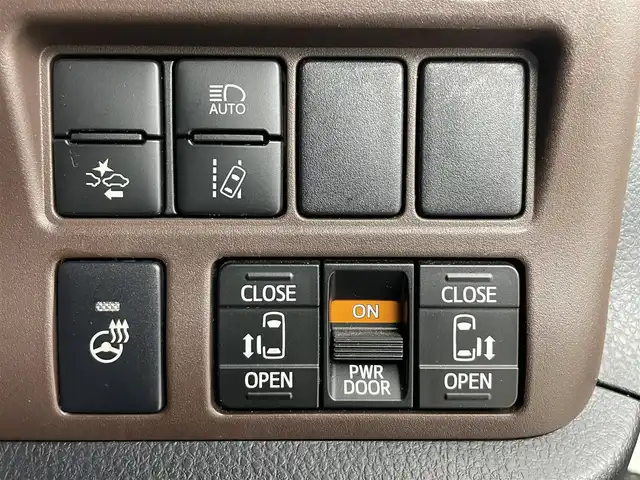 トヨタ エスクァイア Gi プレミアムパッケージ 埼玉県 2018(平30)年 5.6万km パール ＴＲＤエアロ　純正１０インチナビ　両側パワースライド　シートヒーター　ステアリングヒーター　ＬＥＤヘッドライト　ＬＥＤフォグ　バックカメラ　リアオートエアコン　クルーズコントロール　ビルトインＥＴＣ