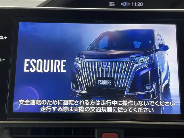 トヨタ エスクァイア Gi プレミアムパッケージ 埼玉県 2018(平30)年 5.6万km パール ＴＲＤエアロ　純正１０インチナビ　両側パワースライド　シートヒーター　ステアリングヒーター　ＬＥＤヘッドライト　ＬＥＤフォグ　バックカメラ　リアオートエアコン　クルーズコントロール　ビルトインＥＴＣ