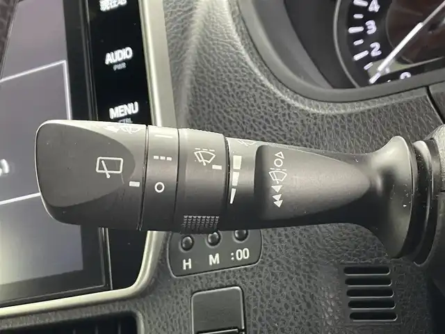 トヨタ エスクァイア Gi プレミアムパッケージ 埼玉県 2018(平30)年 5.6万km パール ＴＲＤエアロ　純正１０インチナビ　両側パワースライド　シートヒーター　ステアリングヒーター　ＬＥＤヘッドライト　ＬＥＤフォグ　バックカメラ　リアオートエアコン　クルーズコントロール　ビルトインＥＴＣ