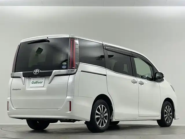 トヨタ エスクァイア Gi プレミアムパッケージ 埼玉県 2018(平30)年 5.6万km パール ＴＲＤエアロ　純正１０インチナビ　両側パワースライド　シートヒーター　ステアリングヒーター　ＬＥＤヘッドライト　ＬＥＤフォグ　バックカメラ　リアオートエアコン　クルーズコントロール　ビルトインＥＴＣ