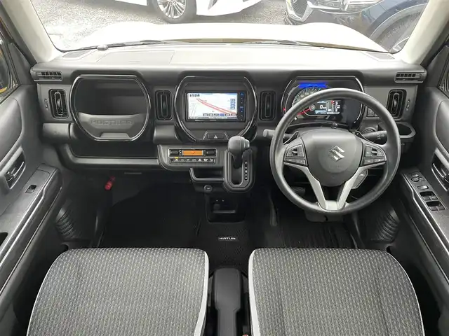 スズキ ハスラー HYBRID G ターボ 埼玉県 2023(令5)年 0.6万km アクティブイエロー/ソフトベージュメタリック ワンオーナー/ターボ/前席シートヒーター/純正ＳＤナビ/（ＤＶＤ＆ＣＤ＆ＭＳＶ＆ＢＴ＆ＵＳＢ）/前後ドライブレコーダー/スズキセーフティサポート/・デュアルカメラブレーキサポート/・誤発進抑制機能/・車線逸脱警報機能/・車線逸脱抑制機能/・ふらつき警報機能/・先行車発進お知らせ機能/・ハイビームアシスト/・アクティブクルーズコントロール/・標識認識機能/・後退時ブレーキサポート/・後方誤発進抑制機能/・リヤパーキングセンサー/アイドリングストップ/ステアリングリモコン/パドルシフト/純正１５inアルミホイール/オートライト/ＬＥＤライト/電動格納ミラー/スマートキー/プッシュスタート/Ｗ＆サイド＆カーテンエアバッグ/横滑り防止機能/ＡＢＳ/ドアバイザー/フロアマット/新車保証書/取扱説明書（車両＆ナビ）/スマートスペアキー有