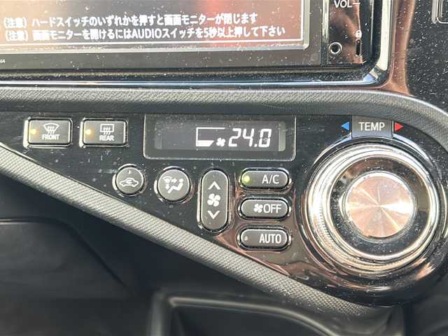 トヨタ アクア G G’s 山形県 2015(平27)年 9万km ブラックマイカ 禁煙車/横滑り防止装置/クルーズコントロール/純正ナビ/（Bluetooth/CD/DVD/フルセグ)/バックカメラ/ハーフレザーシート/LEDオートライト/フォグランプ/純正ドライブレコーダー/ステアリングスイッチ/ビルトインETC/純正AW/純正フロアマット/電動格納ウィンカーミラー/スマートキー