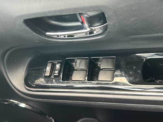 トヨタ アクア G G’s 山形県 2015(平27)年 9万km ブラックマイカ 禁煙車/横滑り防止装置/クルーズコントロール/純正ナビ/（Bluetooth/CD/DVD/フルセグ)/バックカメラ/ハーフレザーシート/LEDオートライト/フォグランプ/純正ドライブレコーダー/ステアリングスイッチ/ビルトインETC/純正AW/純正フロアマット/電動格納ウィンカーミラー/スマートキー