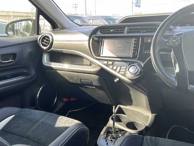 トヨタ アクア G G’s 山形県 2015(平27)年 9万km ブラックマイカ 禁煙車/横滑り防止装置/クルーズコントロール/純正ナビ/（Bluetooth/CD/DVD/フルセグ)/バックカメラ/ハーフレザーシート/LEDオートライト/フォグランプ/純正ドライブレコーダー/ステアリングスイッチ/ビルトインETC/純正AW/純正フロアマット/電動格納ウィンカーミラー/スマートキー