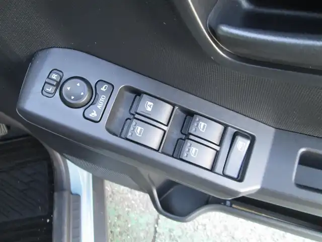 ダイハツ タフト X 千葉県 2024(令6)年 0.6万km レイクブルーメタリック ワンオーナー/純正ディスプレイオーディオ/　【BT/USB/HDMI/フルセグTV】/バックカメラ/フロント、リアコーナーセンサー/電動パーキングブレーキ/オートブレーキホールド/ＬＥＤヘッドライト/スマートアシスト/ガラスルーフ