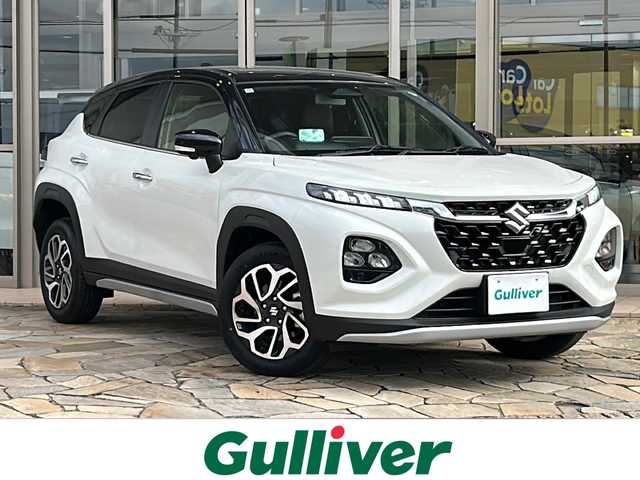 スズキ フロンクス 静岡県 2024(令6)年 0.7万km パールⅡ 純正ナビ/・フルセグTV/・FM/AM/・Bluetooth/・USB/・iPod/・HDMI/・Smartphone Link/主要装備/・全方位カメラ/・ワイヤレス充電器/・前席シートヒーター/・ＥＴＣ/・ヘッドアップディスプレイ/・衝突被害軽減システム/・アイドリングストップ/・レーンキープアシスト/・追従クルコン/・電動パーキング/・オートホールド/・パドルシフト/・ステリモ/・ハーフレザーシート
