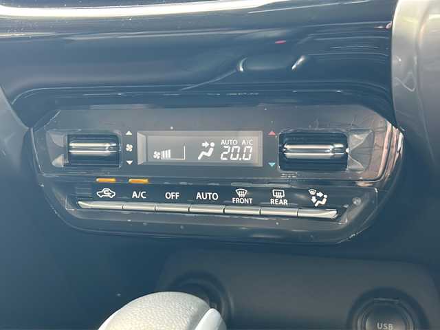 スズキ フロンクス 静岡県 2024(令6)年 0.7万km パールⅡ 純正ナビ/・フルセグTV/・FM/AM/・Bluetooth/・USB/・iPod/・HDMI/・Smartphone Link/主要装備/・全方位カメラ/・ワイヤレス充電器/・前席シートヒーター/・ＥＴＣ/・ヘッドアップディスプレイ/・衝突被害軽減システム/・アイドリングストップ/・レーンキープアシスト/・追従クルコン/・電動パーキング/・オートホールド/・パドルシフト/・ステリモ/・ハーフレザーシート