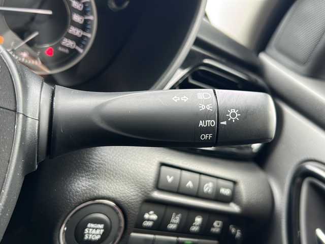 スズキ フロンクス 静岡県 2024(令6)年 0.7万km パールⅡ 純正ナビ/・フルセグTV/・FM/AM/・Bluetooth/・USB/・iPod/・HDMI/・Smartphone Link/主要装備/・全方位カメラ/・ワイヤレス充電器/・前席シートヒーター/・ＥＴＣ/・ヘッドアップディスプレイ/・衝突被害軽減システム/・アイドリングストップ/・レーンキープアシスト/・追従クルコン/・電動パーキング/・オートホールド/・パドルシフト/・ステリモ/・ハーフレザーシート