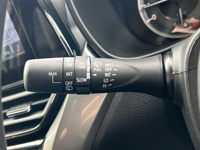 スズキ フロンクス 静岡県 2024(令6)年 0.7万km パールⅡ 純正ナビ/・フルセグTV/・FM/AM/・Bluetooth/・USB/・iPod/・HDMI/・Smartphone Link/主要装備/・全方位カメラ/・ワイヤレス充電器/・前席シートヒーター/・ＥＴＣ/・ヘッドアップディスプレイ/・衝突被害軽減システム/・アイドリングストップ/・レーンキープアシスト/・追従クルコン/・電動パーキング/・オートホールド/・パドルシフト/・ステリモ/・ハーフレザーシート