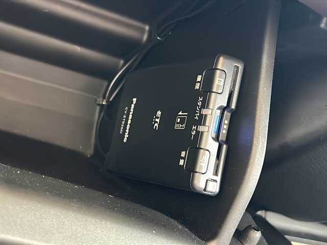 スズキ フロンクス 静岡県 2024(令6)年 0.7万km パールⅡ 純正ナビ/・フルセグTV/・FM/AM/・Bluetooth/・USB/・iPod/・HDMI/・Smartphone Link/主要装備/・全方位カメラ/・ワイヤレス充電器/・前席シートヒーター/・ＥＴＣ/・ヘッドアップディスプレイ/・衝突被害軽減システム/・アイドリングストップ/・レーンキープアシスト/・追従クルコン/・電動パーキング/・オートホールド/・パドルシフト/・ステリモ/・ハーフレザーシート