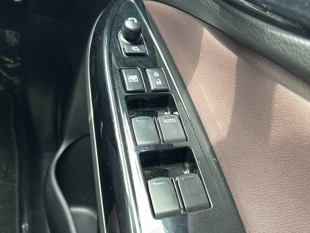 スズキ フロンクス 静岡県 2024(令6)年 0.7万km パールⅡ 純正ナビ/・フルセグTV/・FM/AM/・Bluetooth/・USB/・iPod/・HDMI/・Smartphone Link/主要装備/・全方位カメラ/・ワイヤレス充電器/・前席シートヒーター/・ＥＴＣ/・ヘッドアップディスプレイ/・衝突被害軽減システム/・アイドリングストップ/・レーンキープアシスト/・追従クルコン/・電動パーキング/・オートホールド/・パドルシフト/・ステリモ/・ハーフレザーシート