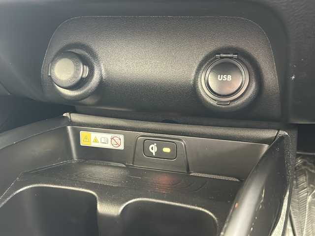 スズキ フロンクス 静岡県 2024(令6)年 0.7万km パールⅡ 純正ナビ/・フルセグTV/・FM/AM/・Bluetooth/・USB/・iPod/・HDMI/・Smartphone Link/主要装備/・全方位カメラ/・ワイヤレス充電器/・前席シートヒーター/・ＥＴＣ/・ヘッドアップディスプレイ/・衝突被害軽減システム/・アイドリングストップ/・レーンキープアシスト/・追従クルコン/・電動パーキング/・オートホールド/・パドルシフト/・ステリモ/・ハーフレザーシート