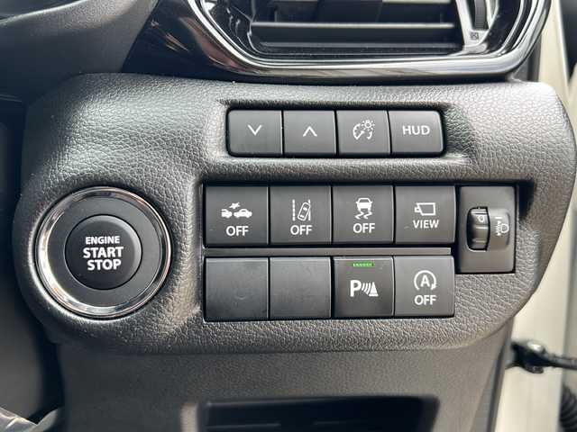 スズキ フロンクス 静岡県 2024(令6)年 0.7万km パールⅡ 純正ナビ/・フルセグTV/・FM/AM/・Bluetooth/・USB/・iPod/・HDMI/・Smartphone Link/主要装備/・全方位カメラ/・ワイヤレス充電器/・前席シートヒーター/・ＥＴＣ/・ヘッドアップディスプレイ/・衝突被害軽減システム/・アイドリングストップ/・レーンキープアシスト/・追従クルコン/・電動パーキング/・オートホールド/・パドルシフト/・ステリモ/・ハーフレザーシート