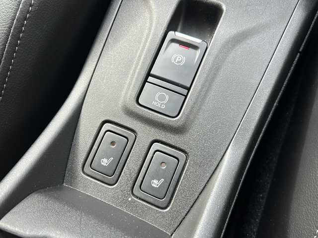 スズキ フロンクス 静岡県 2024(令6)年 0.7万km パールⅡ 純正ナビ/・フルセグTV/・FM/AM/・Bluetooth/・USB/・iPod/・HDMI/・Smartphone Link/主要装備/・全方位カメラ/・ワイヤレス充電器/・前席シートヒーター/・ＥＴＣ/・ヘッドアップディスプレイ/・衝突被害軽減システム/・アイドリングストップ/・レーンキープアシスト/・追従クルコン/・電動パーキング/・オートホールド/・パドルシフト/・ステリモ/・ハーフレザーシート