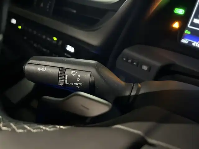 レクサス ＥＳ 300h バージョンL 愛知県 2020(令2)年 4.2万km ソニッククォーツ /ワンオーナー車//R3～R7年度分D記録簿//純正メモリナビ//AM/FM/BT/CD/DVD//SD/USB/フルセグ/AUX//サンルーフ//ビルトインETC2.0//パノラミックビューモニター//ブラインドスポットモニター//ヘッドアップディスプレイ//プリクラッシュセーフティー//レーダークルーズコントロール//ロードトレーシングアシスト//ロードサインアシスト//パーキングサポートアラーム//クリアランスソナー//先行車発進お知らせ//タイヤ空気圧警報システム//三眼LEDヘッドライト//AC100V//電動リアゲート//ブレーキホールド//電動パーキングブレーキ//オートヘッドライト//オートハイビーム//フォグランプ//オートワイパー//電動リアサンシェード//D.N席ベンチレーション//D・N席シートヒーター//D・N席メモリ付きパワーシート//ウッドコンビ革巻きステアリング//ステアリングヒーター//ステアリングスイッチ//電動チルト＆テレスコピックステアリング//パドルシフト//SPORT MODE//NORMAL MODE//ECO MODE//EV MODE//純正フロアマット//ドアバイザー//ISOFIX//保証書//スペアキー（スマートキー・カードキー×１）//前後ドライブレコーダー