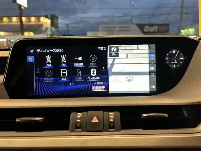 レクサス ＥＳ 300h バージョンL 愛知県 2020(令2)年 4.2万km ソニッククォーツ /ワンオーナー車//R3～R7年度分D記録簿//純正メモリナビ//AM/FM/BT/CD/DVD//SD/USB/フルセグ/AUX//サンルーフ//ビルトインETC2.0//パノラミックビューモニター//ブラインドスポットモニター//ヘッドアップディスプレイ//プリクラッシュセーフティー//レーダークルーズコントロール//ロードトレーシングアシスト//ロードサインアシスト//パーキングサポートアラーム//クリアランスソナー//先行車発進お知らせ//タイヤ空気圧警報システム//三眼LEDヘッドライト//AC100V//電動リアゲート//ブレーキホールド//電動パーキングブレーキ//オートヘッドライト//オートハイビーム//フォグランプ//オートワイパー//電動リアサンシェード//D.N席ベンチレーション//D・N席シートヒーター//D・N席メモリ付きパワーシート//ウッドコンビ革巻きステアリング//ステアリングヒーター//ステアリングスイッチ//電動チルト＆テレスコピックステアリング//パドルシフト//SPORT MODE//NORMAL MODE//ECO MODE//EV MODE//純正フロアマット//ドアバイザー//ISOFIX//保証書//スペアキー（スマートキー・カードキー×１）//前後ドライブレコーダー