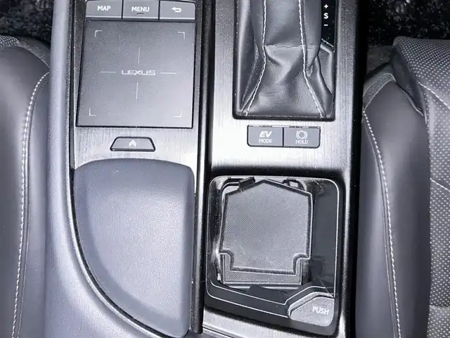 レクサス ＥＳ 300h バージョンL 愛知県 2020(令2)年 4.2万km ソニッククォーツ /ワンオーナー車//R3～R7年度分D記録簿//純正メモリナビ//AM/FM/BT/CD/DVD//SD/USB/フルセグ/AUX//サンルーフ//ビルトインETC2.0//パノラミックビューモニター//ブラインドスポットモニター//ヘッドアップディスプレイ//プリクラッシュセーフティー//レーダークルーズコントロール//ロードトレーシングアシスト//ロードサインアシスト//パーキングサポートアラーム//クリアランスソナー//先行車発進お知らせ//タイヤ空気圧警報システム//三眼LEDヘッドライト//AC100V//電動リアゲート//ブレーキホールド//電動パーキングブレーキ//オートヘッドライト//オートハイビーム//フォグランプ//オートワイパー//電動リアサンシェード//D.N席ベンチレーション//D・N席シートヒーター//D・N席メモリ付きパワーシート//ウッドコンビ革巻きステアリング//ステアリングヒーター//ステアリングスイッチ//電動チルト＆テレスコピックステアリング//パドルシフト//SPORT MODE//NORMAL MODE//ECO MODE//EV MODE//純正フロアマット//ドアバイザー//ISOFIX//保証書//スペアキー（スマートキー・カードキー×１）//前後ドライブレコーダー