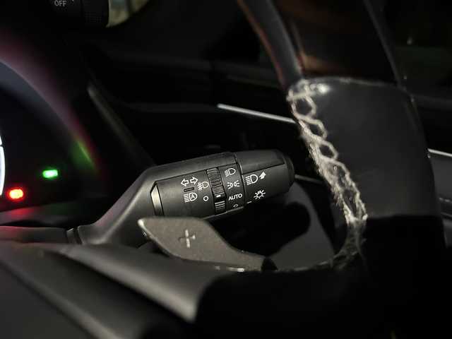 レクサス ＥＳ 300h バージョンL 福岡県 2020(令2)年 4.2万km ソニッククォーツ /ワンオーナー車//R3～R7年度分D記録簿//純正メモリナビ//AM/FM/BT/CD/DVD//SD/USB/フルセグ/AUX//サンルーフ//ビルトインETC2.0//パノラミックビューモニター//ブラインドスポットモニター//ヘッドアップディスプレイ//プリクラッシュセーフティー//レーダークルーズコントロール//ロードトレーシングアシスト//ロードサインアシスト//パーキングサポートアラーム//クリアランスソナー//先行車発進お知らせ//タイヤ空気圧警報システム//三眼LEDヘッドライト//AC100V//電動リアゲート//ブレーキホールド//電動パーキングブレーキ//オートヘッドライト//オートハイビーム//フォグランプ//オートワイパー//電動リアサンシェード//D.N席ベンチレーション//D・N席シートヒーター//D・N席メモリ付きパワーシート//ウッドコンビ革巻きステアリング//ステアリングヒーター//ステアリングスイッチ//電動チルト＆テレスコピックステアリング//パドルシフト//SPORT MODE//NORMAL MODE//ECO MODE//EV MODE//純正フロアマット//ドアバイザー//ISOFIX//保証書//スペアキー（スマートキー・カードキー×１）//前後ドライブレコーダー