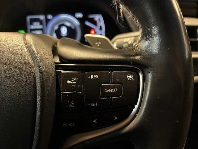 レクサス ＥＳ 300h バージョンL 福岡県 2020(令2)年 4.2万km ソニッククォーツ /ワンオーナー車//R3～R7年度分D記録簿//純正メモリナビ//AM/FM/BT/CD/DVD//SD/USB/フルセグ/AUX//サンルーフ//ビルトインETC2.0//パノラミックビューモニター//ブラインドスポットモニター//ヘッドアップディスプレイ//プリクラッシュセーフティー//レーダークルーズコントロール//ロードトレーシングアシスト//ロードサインアシスト//パーキングサポートアラーム//クリアランスソナー//先行車発進お知らせ//タイヤ空気圧警報システム//三眼LEDヘッドライト//AC100V//電動リアゲート//ブレーキホールド//電動パーキングブレーキ//オートヘッドライト//オートハイビーム//フォグランプ//オートワイパー//電動リアサンシェード//D.N席ベンチレーション//D・N席シートヒーター//D・N席メモリ付きパワーシート//ウッドコンビ革巻きステアリング//ステアリングヒーター//ステアリングスイッチ//電動チルト＆テレスコピックステアリング//パドルシフト//SPORT MODE//NORMAL MODE//ECO MODE//EV MODE//純正フロアマット//ドアバイザー//ISOFIX//保証書//スペアキー（スマートキー・カードキー×１）//前後ドライブレコーダー