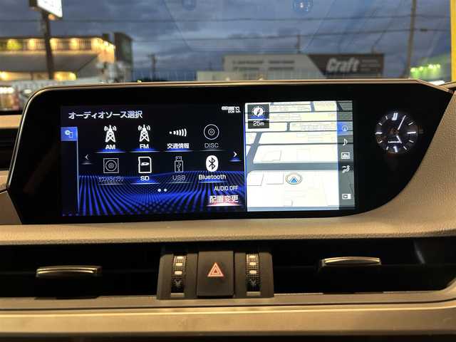 レクサス ＥＳ 300h バージョンL 福岡県 2020(令2)年 4.2万km ソニッククォーツ /ワンオーナー車//R3～R7年度分D記録簿//純正メモリナビ//AM/FM/BT/CD/DVD//SD/USB/フルセグ/AUX//サンルーフ//ビルトインETC2.0//パノラミックビューモニター//ブラインドスポットモニター//ヘッドアップディスプレイ//プリクラッシュセーフティー//レーダークルーズコントロール//ロードトレーシングアシスト//ロードサインアシスト//パーキングサポートアラーム//クリアランスソナー//先行車発進お知らせ//タイヤ空気圧警報システム//三眼LEDヘッドライト//AC100V//電動リアゲート//ブレーキホールド//電動パーキングブレーキ//オートヘッドライト//オートハイビーム//フォグランプ//オートワイパー//電動リアサンシェード//D.N席ベンチレーション//D・N席シートヒーター//D・N席メモリ付きパワーシート//ウッドコンビ革巻きステアリング//ステアリングヒーター//ステアリングスイッチ//電動チルト＆テレスコピックステアリング//パドルシフト//SPORT MODE//NORMAL MODE//ECO MODE//EV MODE//純正フロアマット//ドアバイザー//ISOFIX//保証書//スペアキー（スマートキー・カードキー×１）//前後ドライブレコーダー