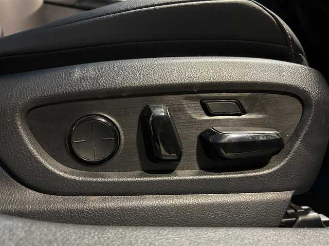 レクサス ＥＳ 300h バージョンL 福岡県 2020(令2)年 4.2万km ソニッククォーツ /ワンオーナー車//R3～R7年度分D記録簿//純正メモリナビ//AM/FM/BT/CD/DVD//SD/USB/フルセグ/AUX//サンルーフ//ビルトインETC2.0//パノラミックビューモニター//ブラインドスポットモニター//ヘッドアップディスプレイ//プリクラッシュセーフティー//レーダークルーズコントロール//ロードトレーシングアシスト//ロードサインアシスト//パーキングサポートアラーム//クリアランスソナー//先行車発進お知らせ//タイヤ空気圧警報システム//三眼LEDヘッドライト//AC100V//電動リアゲート//ブレーキホールド//電動パーキングブレーキ//オートヘッドライト//オートハイビーム//フォグランプ//オートワイパー//電動リアサンシェード//D.N席ベンチレーション//D・N席シートヒーター//D・N席メモリ付きパワーシート//ウッドコンビ革巻きステアリング//ステアリングヒーター//ステアリングスイッチ//電動チルト＆テレスコピックステアリング//パドルシフト//SPORT MODE//NORMAL MODE//ECO MODE//EV MODE//純正フロアマット//ドアバイザー//ISOFIX//保証書//スペアキー（スマートキー・カードキー×１）//前後ドライブレコーダー