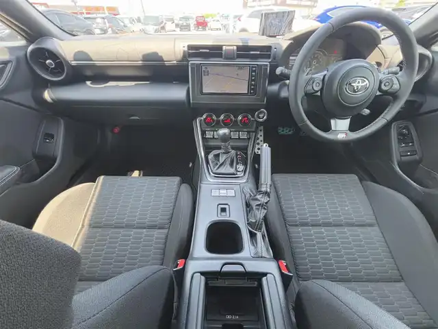 トヨタ ＧＲ８６ SZ 徳島県 2023(令5)年 0.4万km クリスタルホワイトパール 7インチナビ　NSZT-W68T/（ラジオ/BT/SD/フルセグ/DISC）/バックカメラ/コーナーセンサー/ETC/前後ドライブレコーダー/LEDヘッドライト/ドアバイザー/パドルシフト/追従式クルーズコントロール/スマートキー/スペアキー/プッシュスタート/新車時保証書/取扱説明書