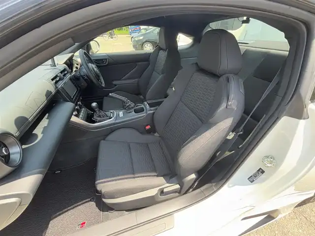 トヨタ ＧＲ８６ SZ 徳島県 2023(令5)年 0.4万km クリスタルホワイトパール 7インチナビ　NSZT-W68T/（ラジオ/BT/SD/フルセグ/DISC）/バックカメラ/コーナーセンサー/ETC/前後ドライブレコーダー/LEDヘッドライト/ドアバイザー/パドルシフト/追従式クルーズコントロール/スマートキー/スペアキー/プッシュスタート/新車時保証書/取扱説明書