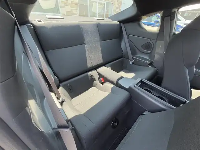 トヨタ ＧＲ８６ SZ 徳島県 2023(令5)年 0.4万km クリスタルホワイトパール 7インチナビ　NSZT-W68T/（ラジオ/BT/SD/フルセグ/DISC）/バックカメラ/コーナーセンサー/ETC/前後ドライブレコーダー/LEDヘッドライト/ドアバイザー/パドルシフト/追従式クルーズコントロール/スマートキー/スペアキー/プッシュスタート/新車時保証書/取扱説明書